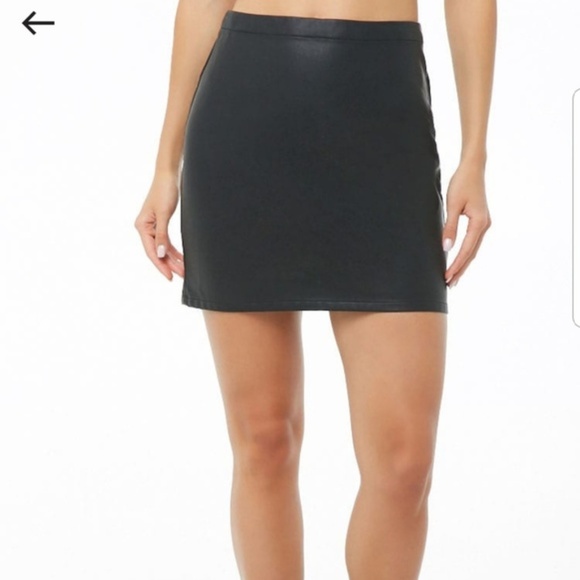 Faux Leather Mini Skirt Forever 21 - Picture 1 of 3